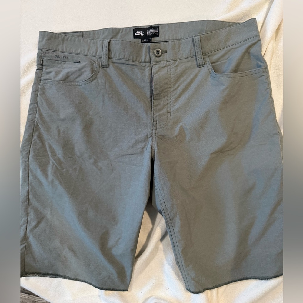 Nike super thin lightweight Chino style shorts originally $80 sz 36